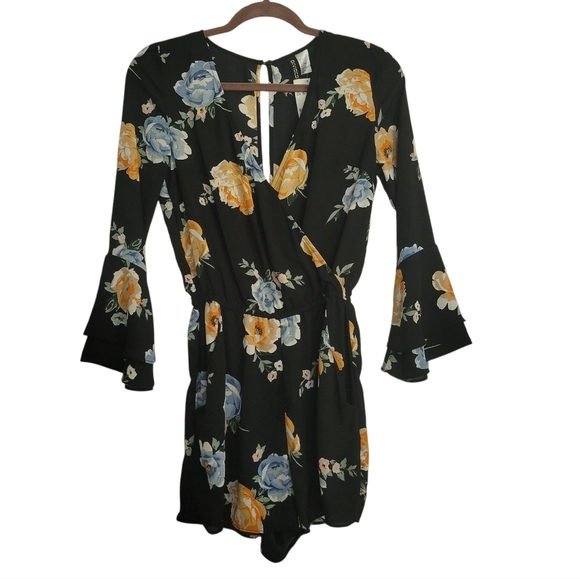 Divided Romper - Picture 2 of 8